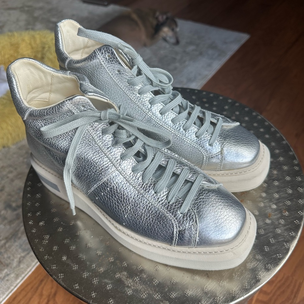 Manuel Barceló Silver Metallic Sneakers